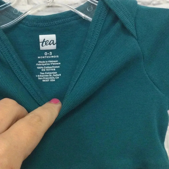 Like New Tea Collection Green Floral Romper size 0-3M - Picture 5 of 6